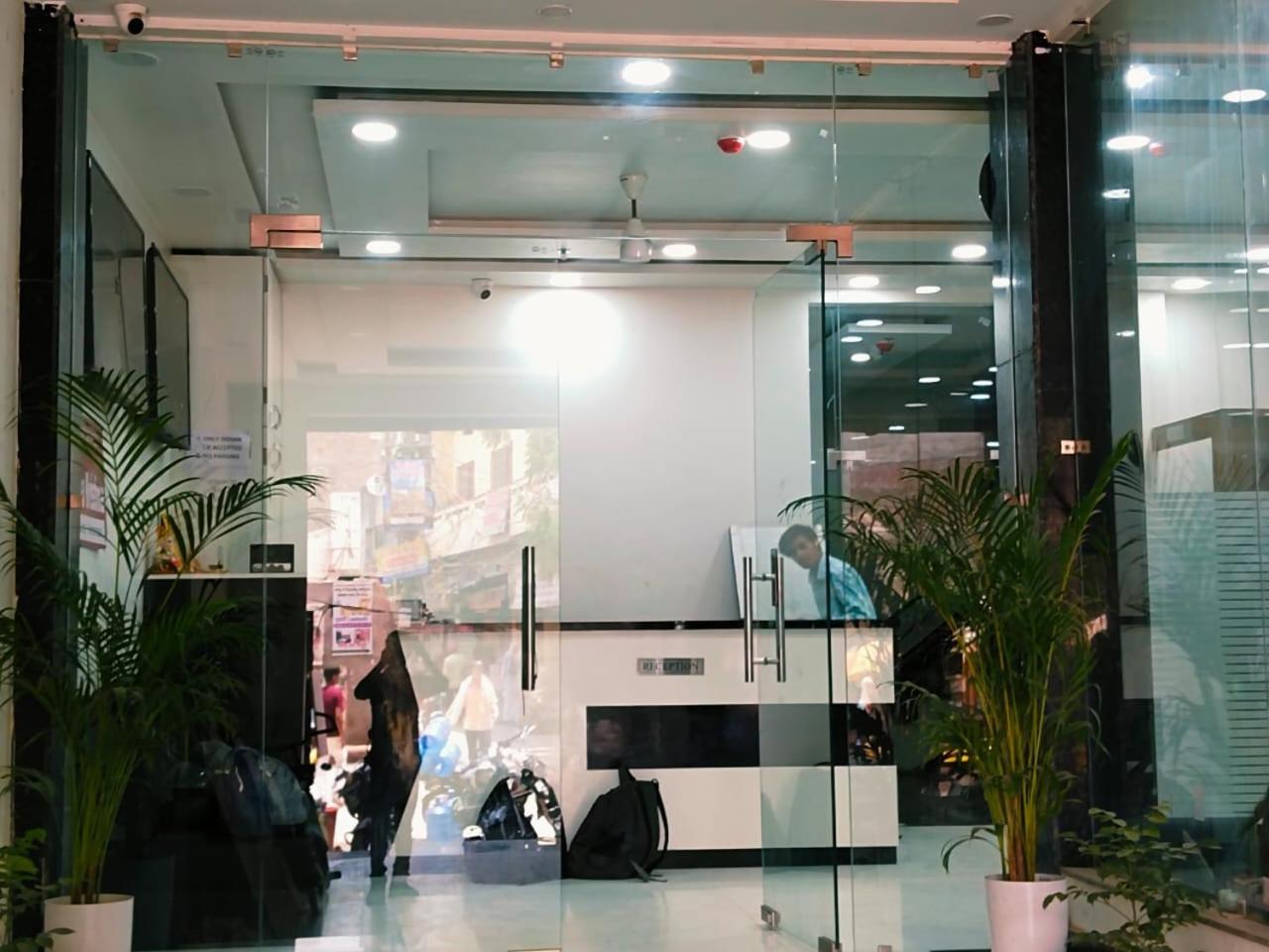 Hotel Shree Radha Krishna Varanasi Exterior foto