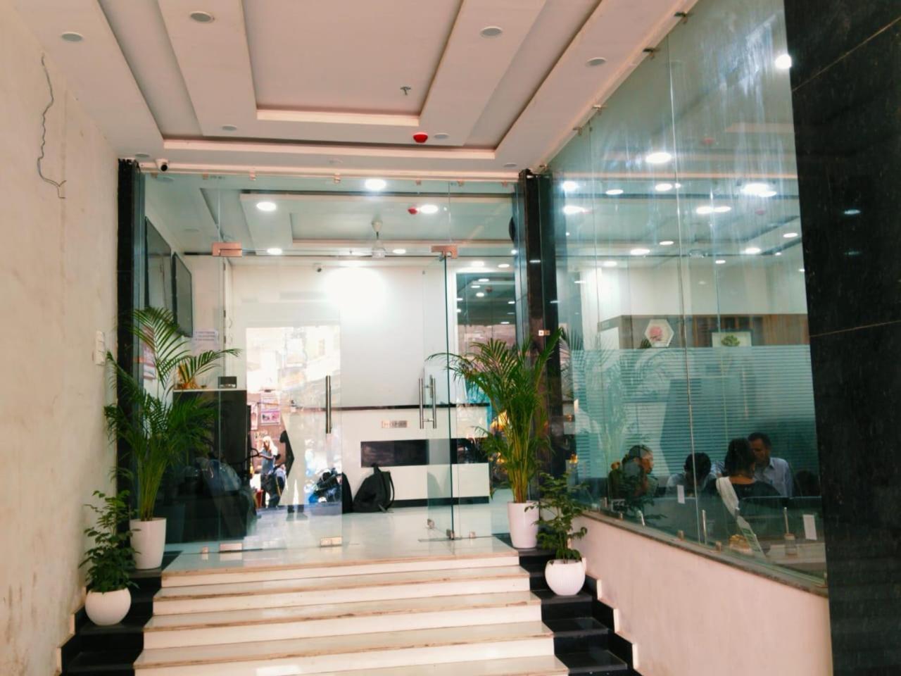 Hotel Shree Radha Krishna Varanasi Exterior foto