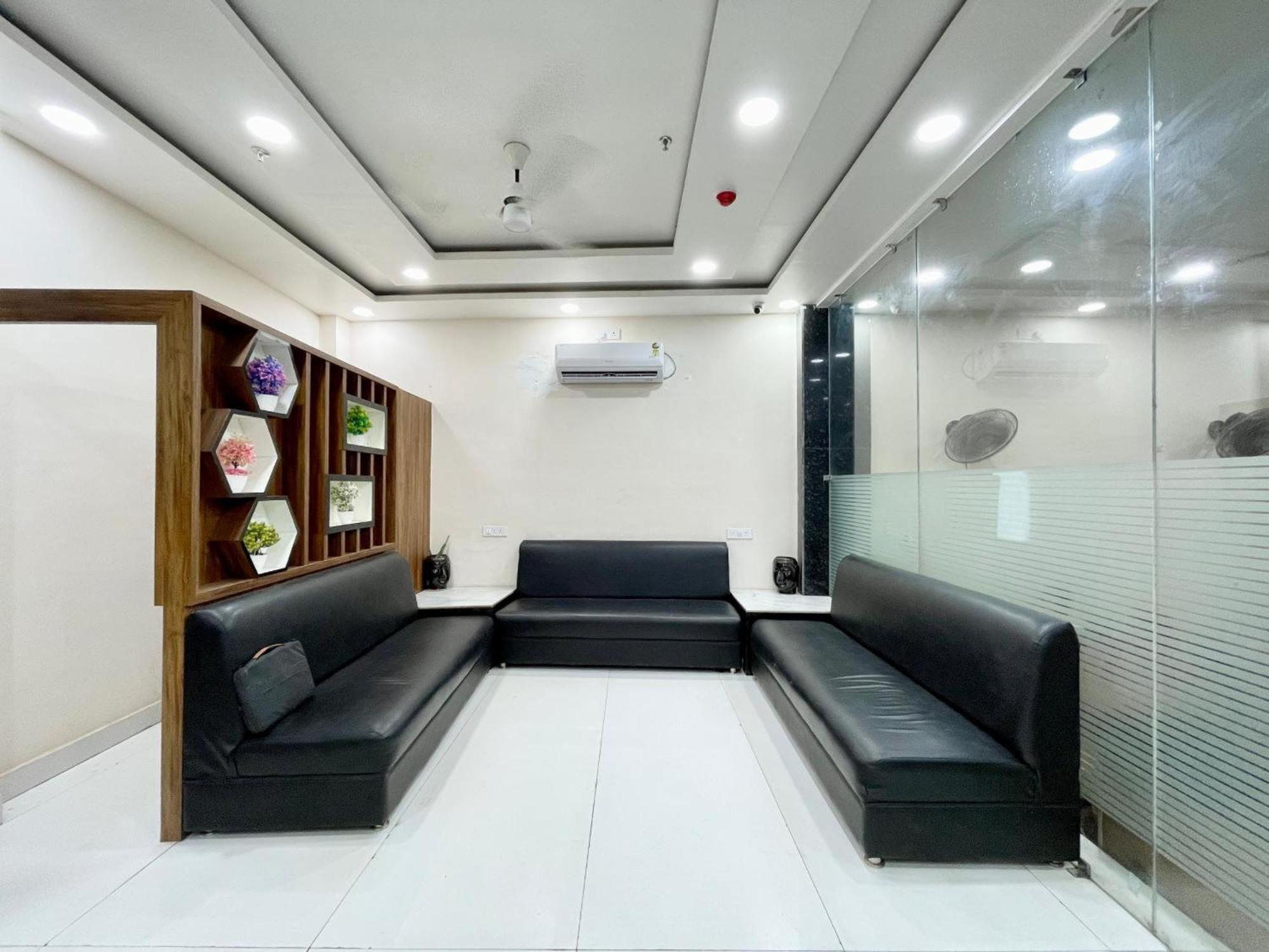Hotel Shree Radha Krishna Varanasi Exterior foto