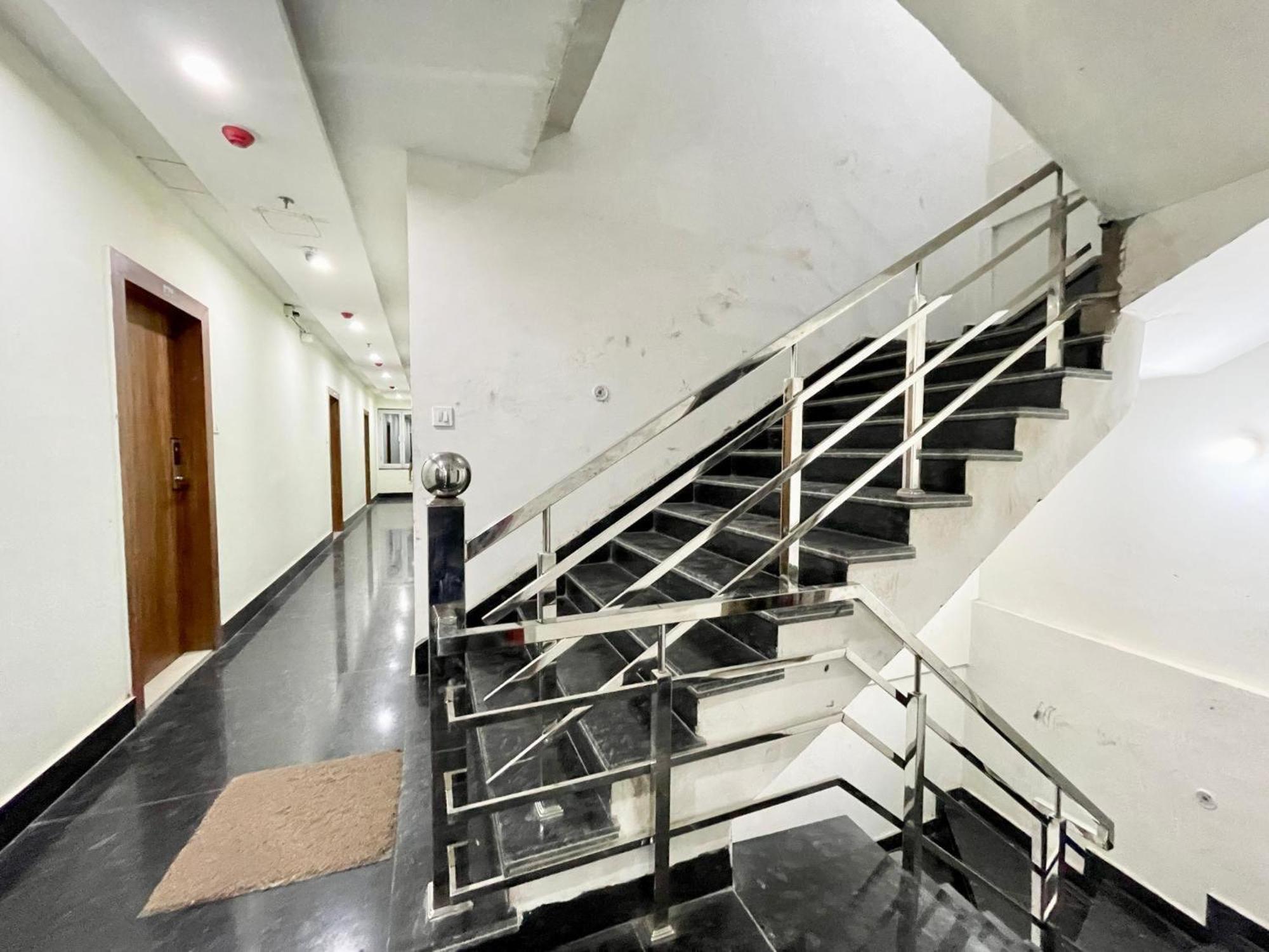 Hotel Shree Radha Krishna Varanasi Exterior foto
