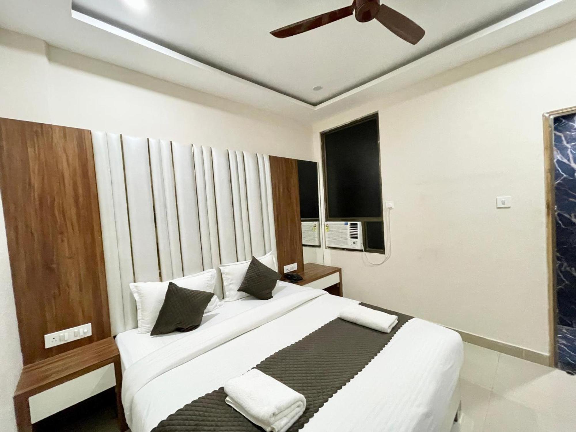 Hotel Shree Radha Krishna Varanasi Exterior foto